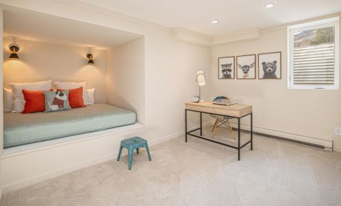 9062 Lake Dr, Milwaukee WI  53217-1974 exterior