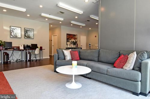 3883 Connecticut Ave, Washington DC  20008-4566 exterior