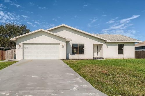 221 Parish Ter, Fort Pierce, FL 34984-3637