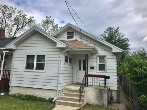 916 Drake St, Madison, WI 53715-1608