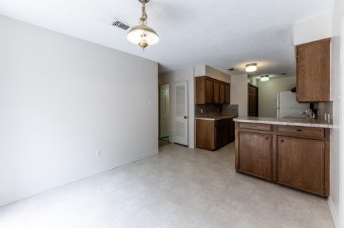 2525 Robinson Way, Huntsville TX exterior