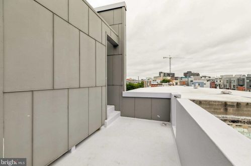 1324 Howard St, Philadelphia PA 19122-2445 exterior