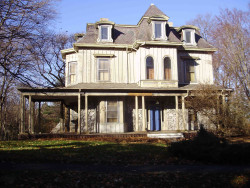 223 Park St, Newton, MA 02458-2312