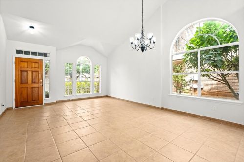 9345 Bernoulli Dr, Austin, TX 78748-5042