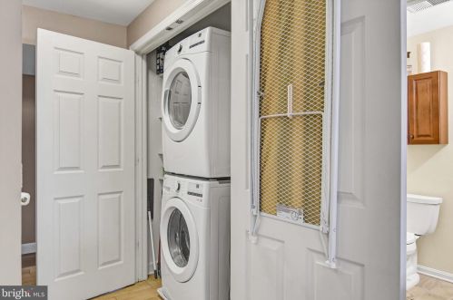 6121 Joust Ln, Alexandria VA 22315-4808 exterior