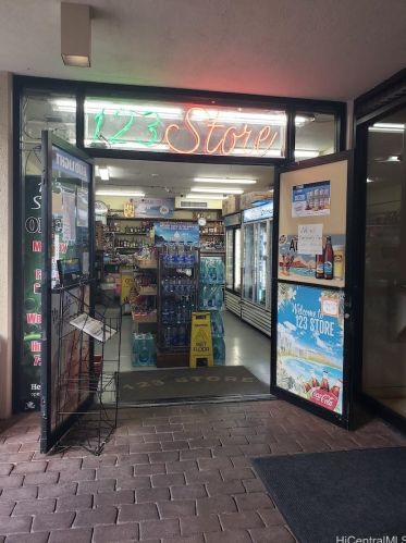 430 Lewers St, Honolulu HI  96815-2444 exterior