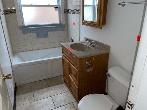 9035 Oglesby Ave, Chicago IL  60617-3853 exterior