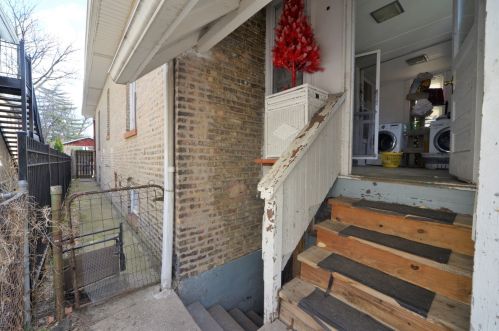 5040 Avers Ave, Chicago IL 60625-6012 exterior