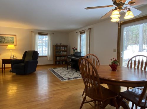 14 Brookwood Dr, Concord NH 03301-1800 exterior