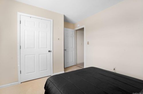 28 Jimal Dr, Middletown NY 10940-3650 exterior