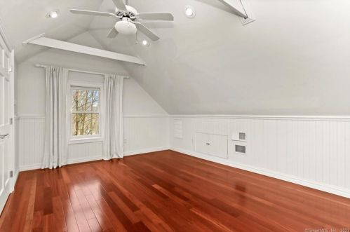 80 Indian Harbor Dr, Greenwich CT 06830-7148 exterior