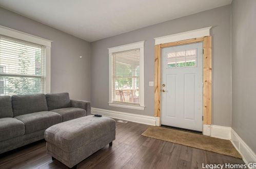 517 Adams St, Grand Rapids MI 49507-1833 exterior