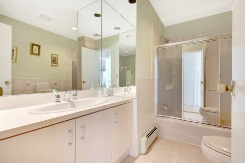 31 Lucille Ln, Huntington Station NY 11746-5810 exterior