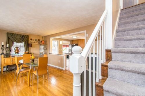 38 Raffia Rd, Enfield CT 06082-5171 exterior