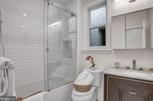 1337 Massachusetts Ave, Washington DC  20003-1540 exterior