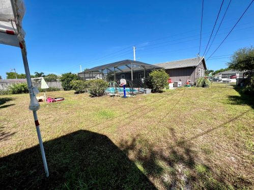 982 California Blvd, Fort Pierce FL  34953-1813 exterior