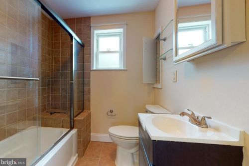 2720 10th St, Philadelphia PA 19133-1511 exterior