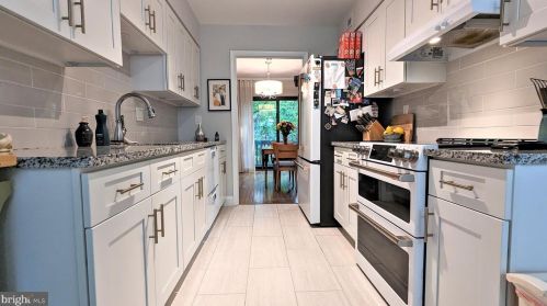 2029 Golf Crse Dr, Herndon VA 20191-3819 exterior