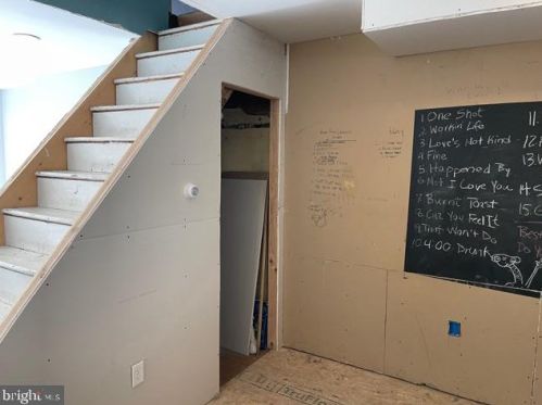 517 Dudley St, Philadelphia PA 19148-2519 exterior