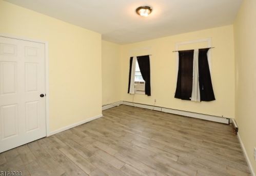 15 3 St, Paterson NJ 07506-1844 exterior