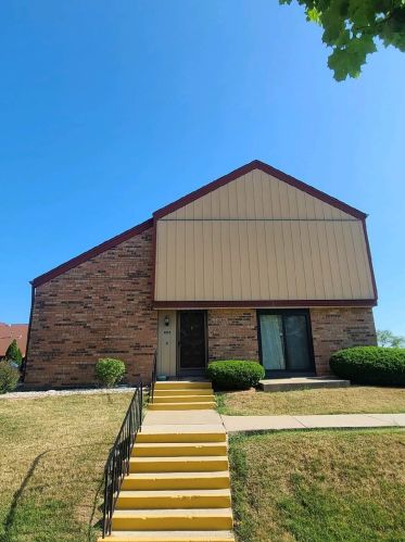 3923 College Ave, Milwaukee, WI 53221-4542