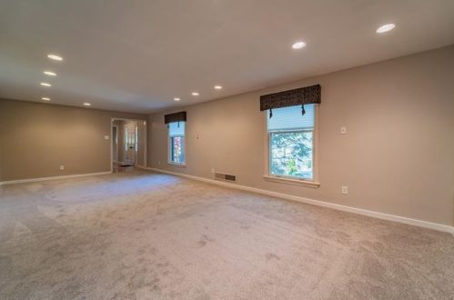 770 Pinoak Rd, Pittsburgh, PA 15243-1153