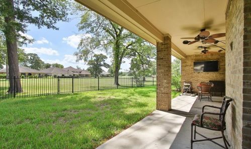 8118 12 Fairway Ln, Humble TX 77346-1716 exterior