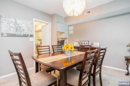 9 Lawrence Ct, Teaneck NJ 07666-6489 exterior