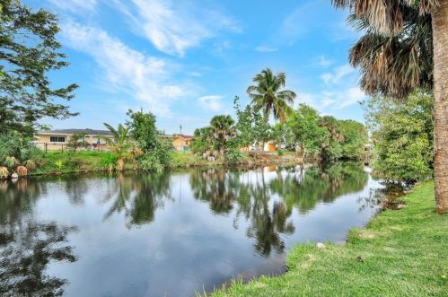 2285 41 Ter, Naples FL 34116-6517 exterior