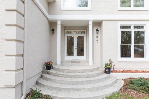 2160 Monterey Dr, Atlanta, GA 30318-1725