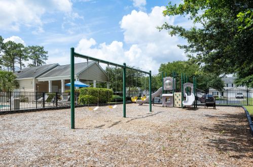 4 Hidden Lk Ln, Bluffton SC 29910-8002 exterior