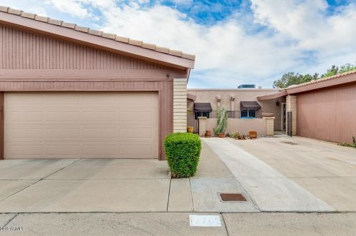 2705 Cactus Rd, Phoenix AZ  85032-7044 exterior