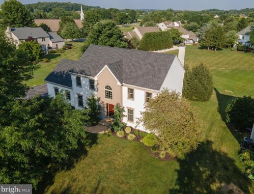 1121 Sunwood Ln, Lancaster PA  17601-7104 exterior