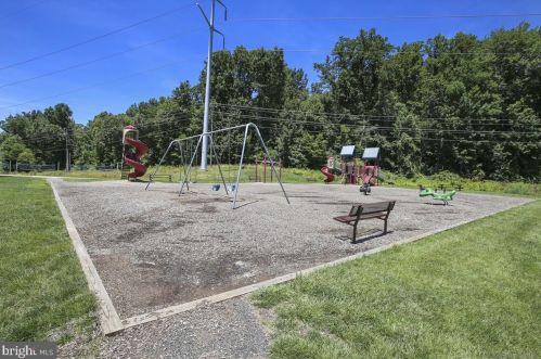 7458 Gadsby Sq, Alexandria VA 22315-5288 exterior