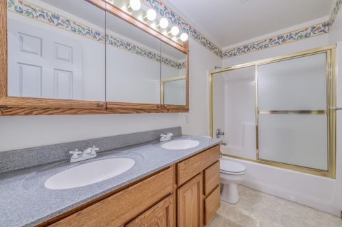 27526 Rolling Pines Ct, Lawton MI 49065-8601 exterior