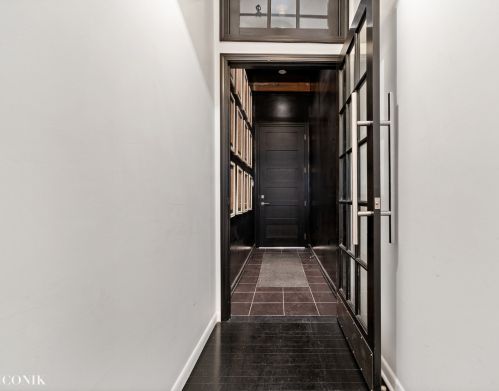 215 Illinois St, Chicago IL  60654-7814 exterior