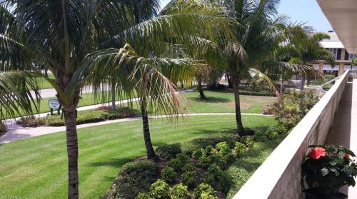 421 12th Ave, Naples FL 34102-6317 exterior