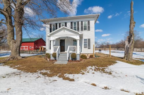 1104 Hoffman St, Three Rivers MI 49093-1017 exterior