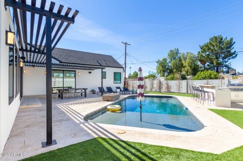 3118 42nd St, Phoenix AZ  85018-6418 exterior