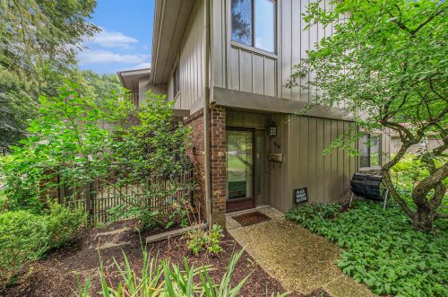 3868 Greenleaf Cir, Kalamazoo, MI 49008-2509