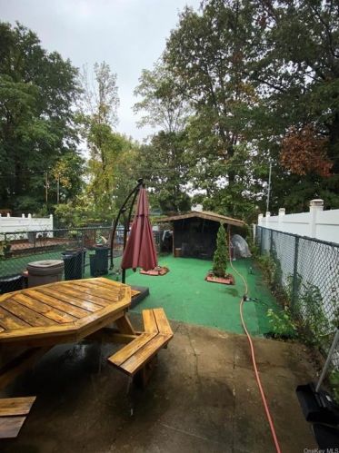 2899 Dewitt Pl, Bronx NY 10469-5564 exterior