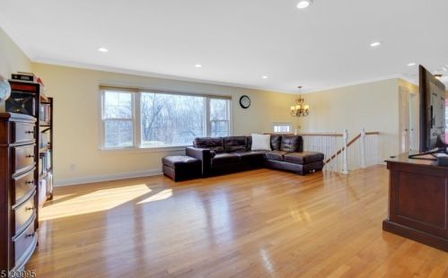 28 Cliffside Dr, Livingston NJ  07039-1207 exterior