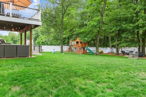 106 Harvest Ln, Milford CT 06461-1705 exterior