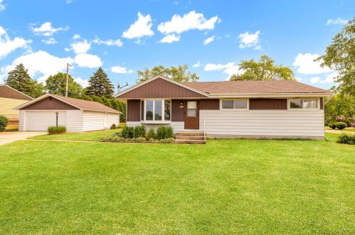 8350 55th St, Milwaukee, WI 53223-3569