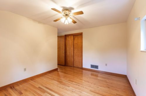 537 Middle St, Pittsburgh PA 15227-3844 exterior