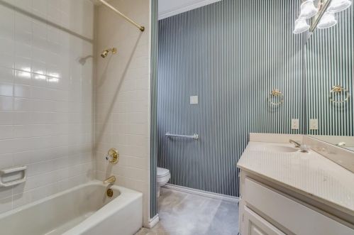 916 Mccoy Dr, Irving TX 75062-8003 exterior