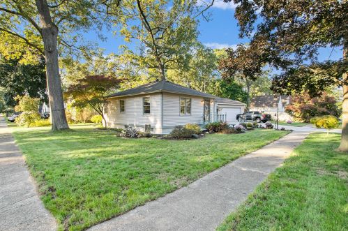 2085 Madalene Ave, Meskegon MI 49442-3815 exterior