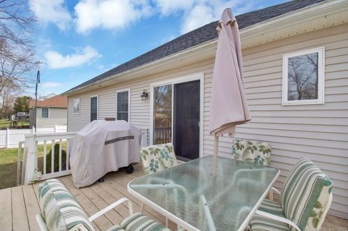 51 Berrios Hl Rd, Windsor CT 06095-1003 exterior