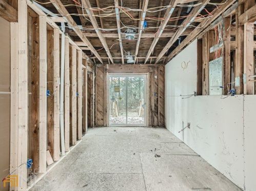 2126 Castlewood St, Atlanta GA  30344-1004 exterior