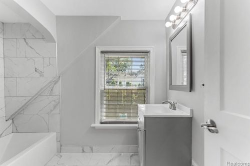 6754 Dolphin St, Dearborn Heights MI  48127-2539 exterior